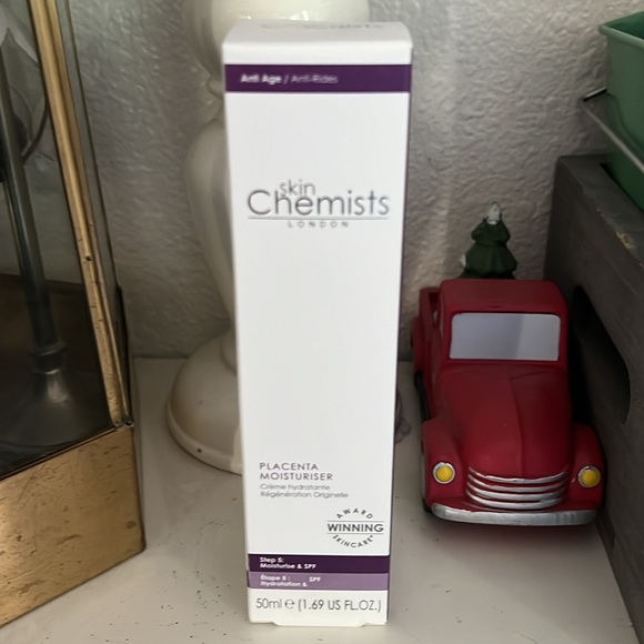 SKINCHEMISTS Placenta Moisturizer - Picture 7 of 7